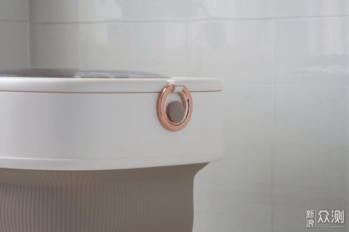 你痛恨洗袜子吗?试试大宇迷你折叠洗衣机_新浪众测