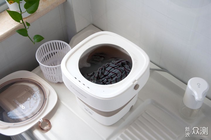 你痛恨洗袜子吗?试试大宇迷你折叠洗衣机_新浪众测