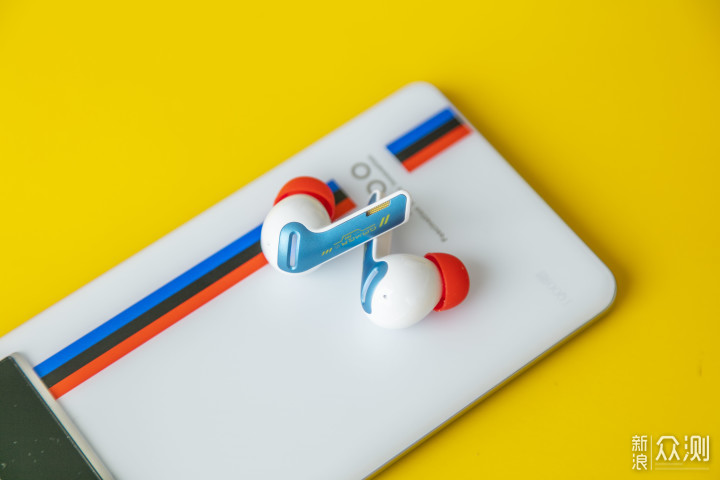 大胆配色的QCY G1机甲款—科技感满满_新浪众测