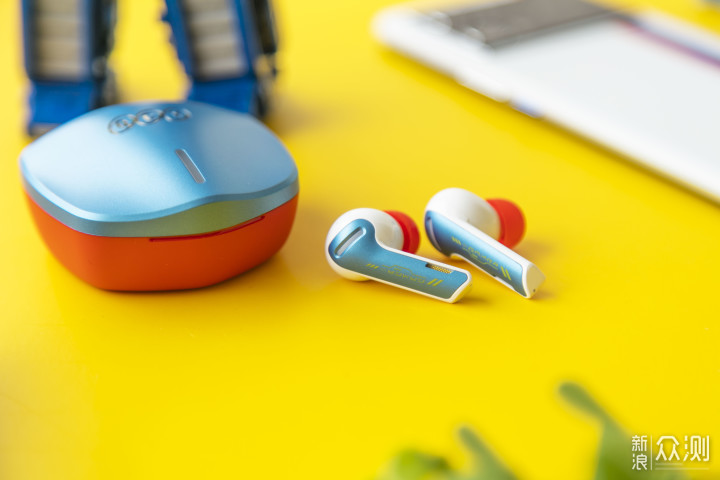 大胆配色的QCY G1机甲款—科技感满满_新浪众测