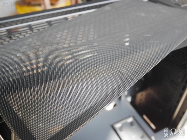 大水牛守护者V1:单面玻璃侧透设计,物有所值_新浪众测