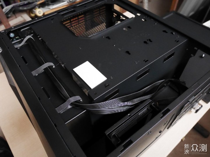 大水牛守护者V1:单面玻璃侧透设计,物有所值_新浪众测