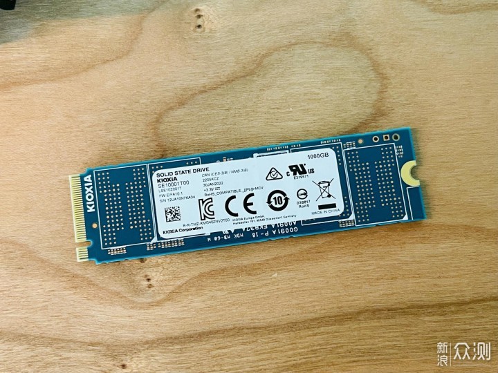旗舰PCIe 4.0固态，一波三折的铠侠SE10体验记_新浪众测