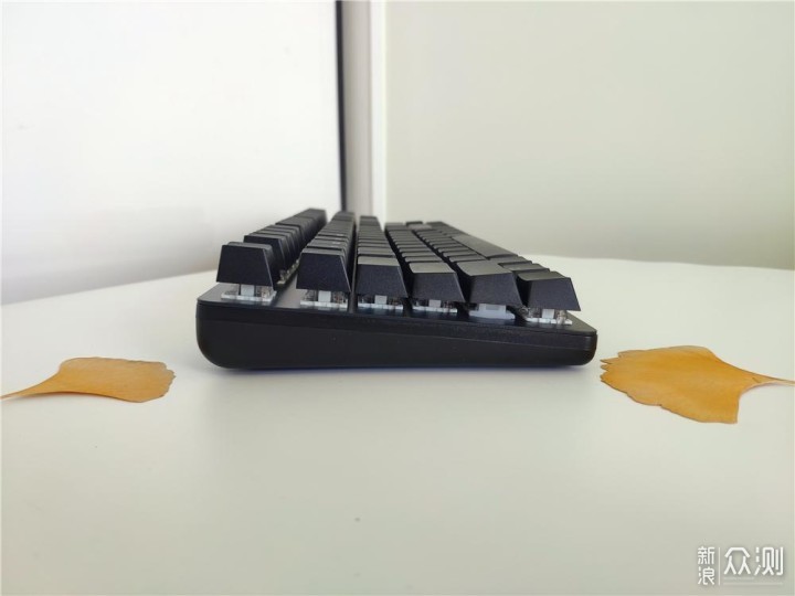 多模一键切换、炫彩灯效，办公游戏轻松用_新浪众测