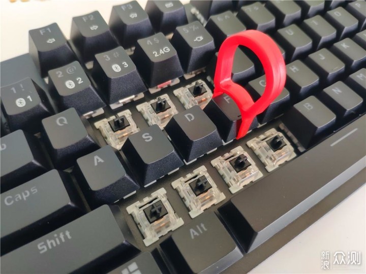 多模一键切换、炫彩灯效，办公游戏轻松用_新浪众测