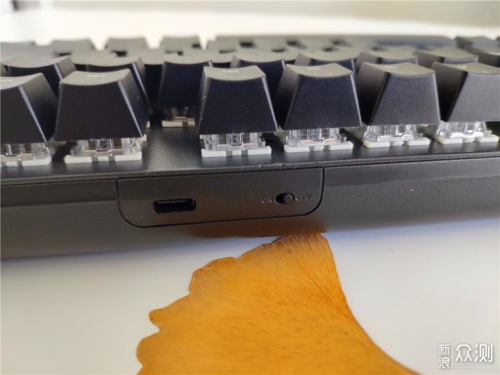 多模一键切换、炫彩灯效，办公游戏轻松用_新浪众测