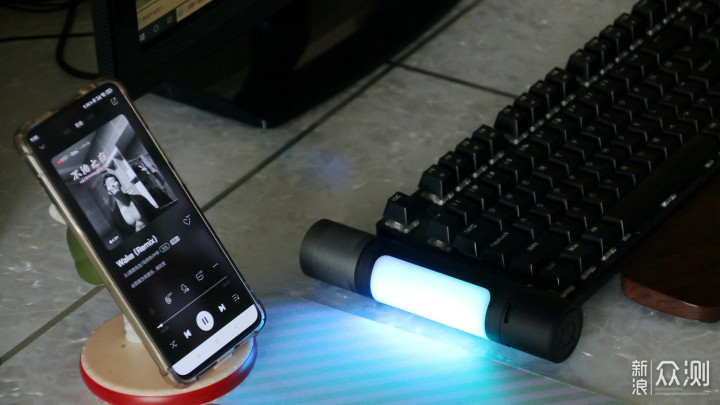 黑科技手电筒，能播放音乐+多种氛围灯模式_新浪众测