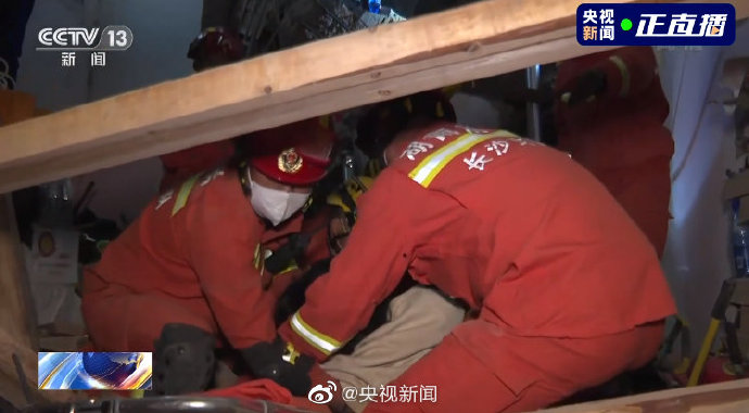 湖南长沙居民自建房倒塌事故现场救援进展：第6名被困人员被救出