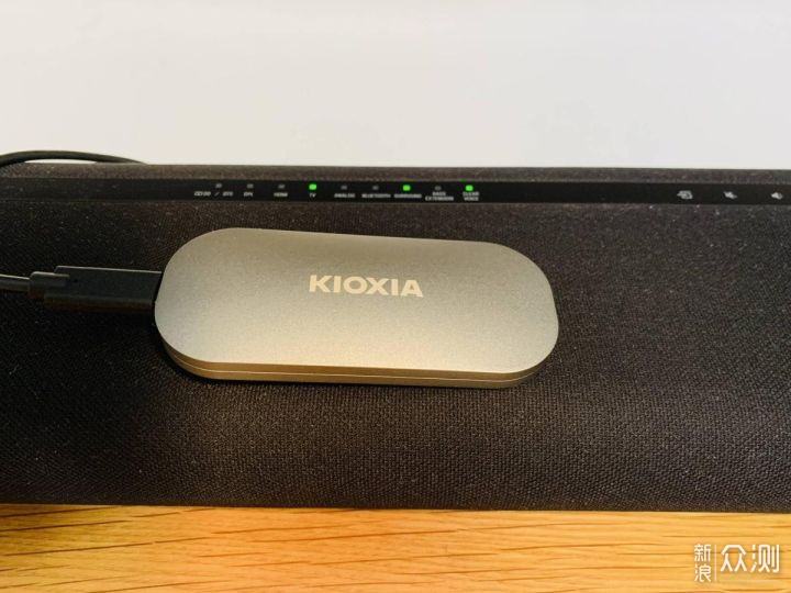 小巧精致高速传输,铠侠XD10移动固态硬盘体验_新浪众测