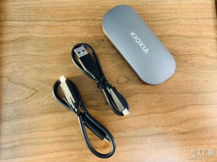 小巧精致高速传输,铠侠XD10移动固态硬盘体验_新浪众测