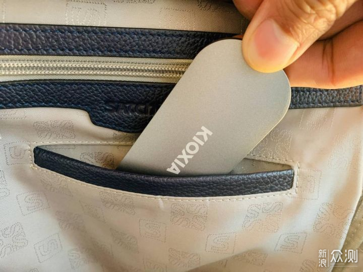 小巧精致高速传输,铠侠XD10移动固态硬盘体验_新浪众测