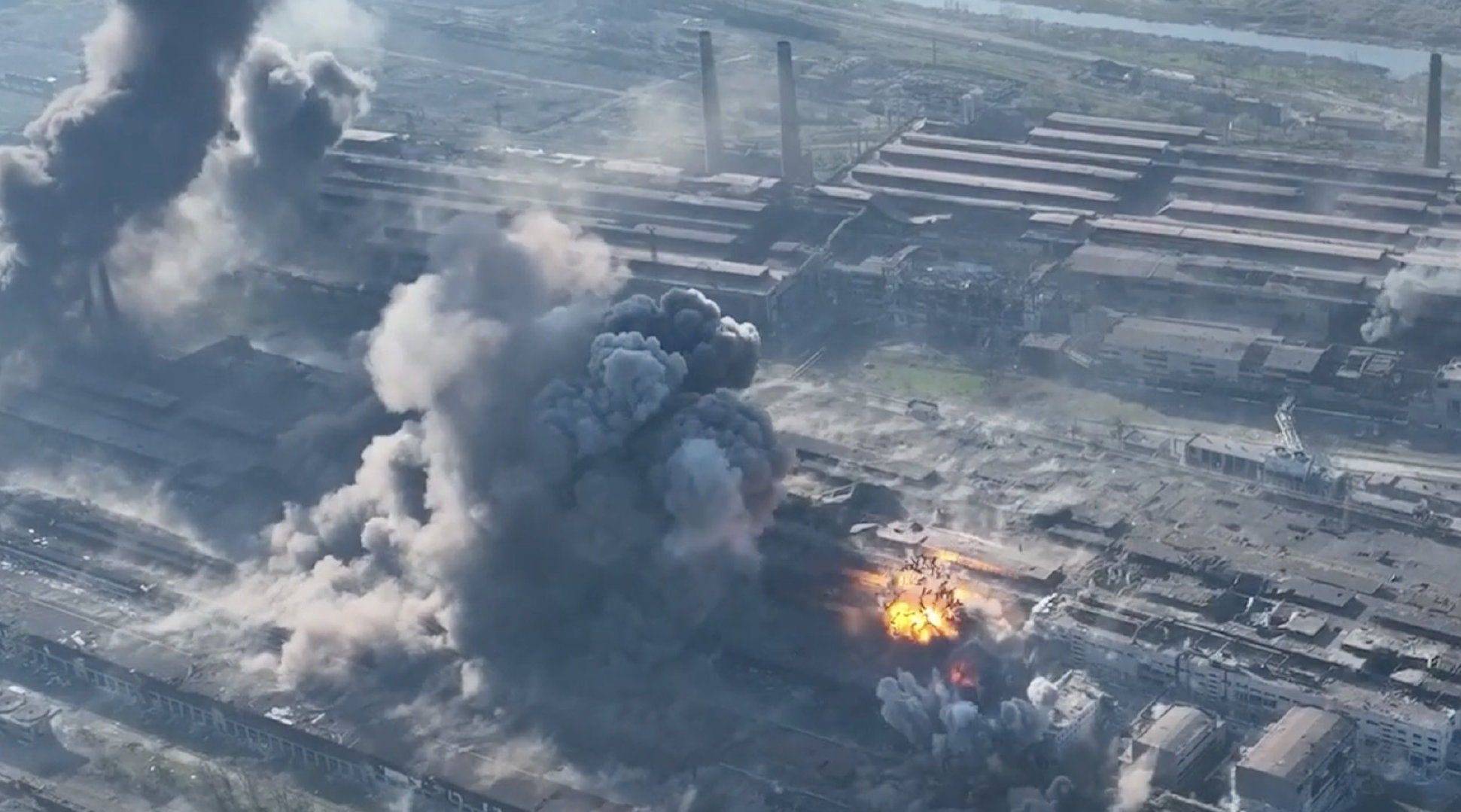 乌方：俄罗斯军队已攻入亚速钢铁厂