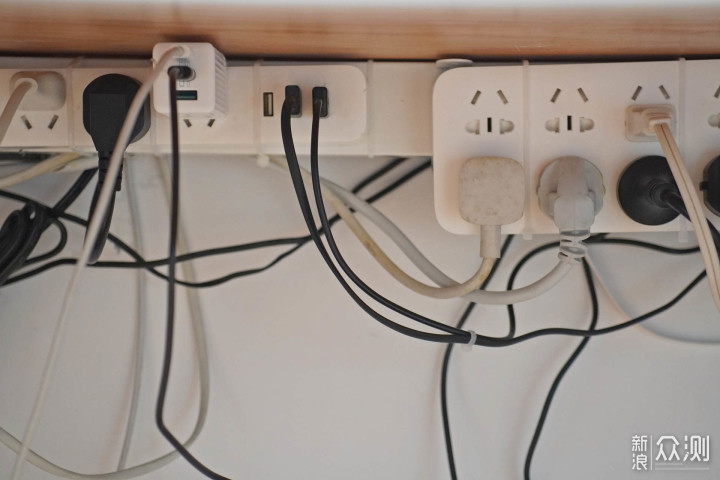 桌面插座的更好形态,绿联100W智充魔盒Pro_新浪众测