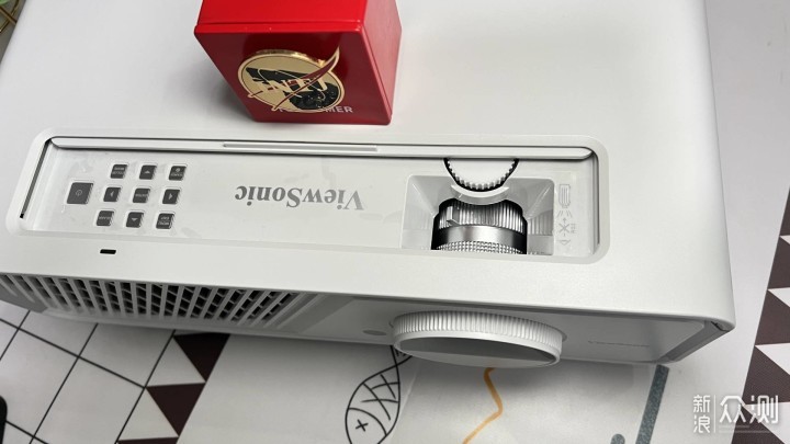 优派Q20,大芯片0.65来了!带系统镜头位移_新浪众测