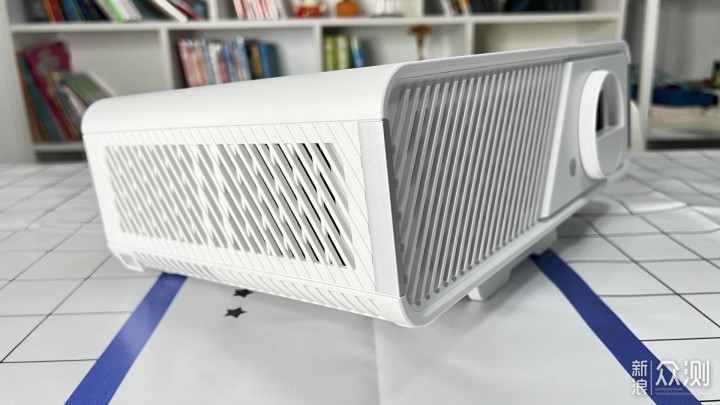 优派Q20,大芯片0.65来了!带系统镜头位移_新浪众测