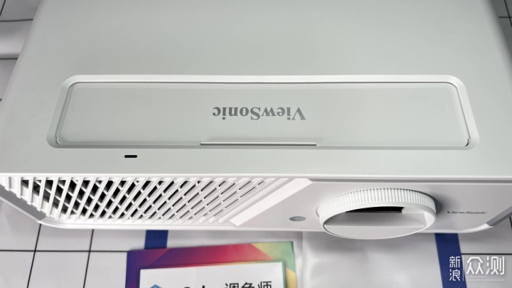 优派Q20,大芯片0.65来了!带系统镜头位移_新浪众测