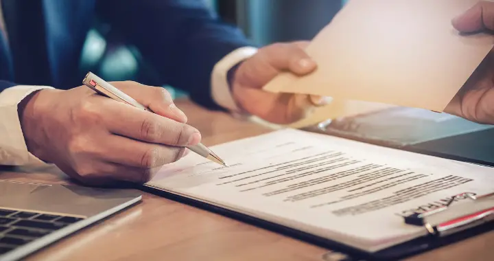 监管提醒产品存销售误导风险 弘康人寿、爱心人寿多款增额终身寿险产品将下架