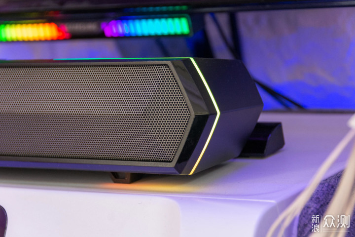 漫步者M30电脑音箱开箱 RGB酷炫灯效 动感造型_新浪众测