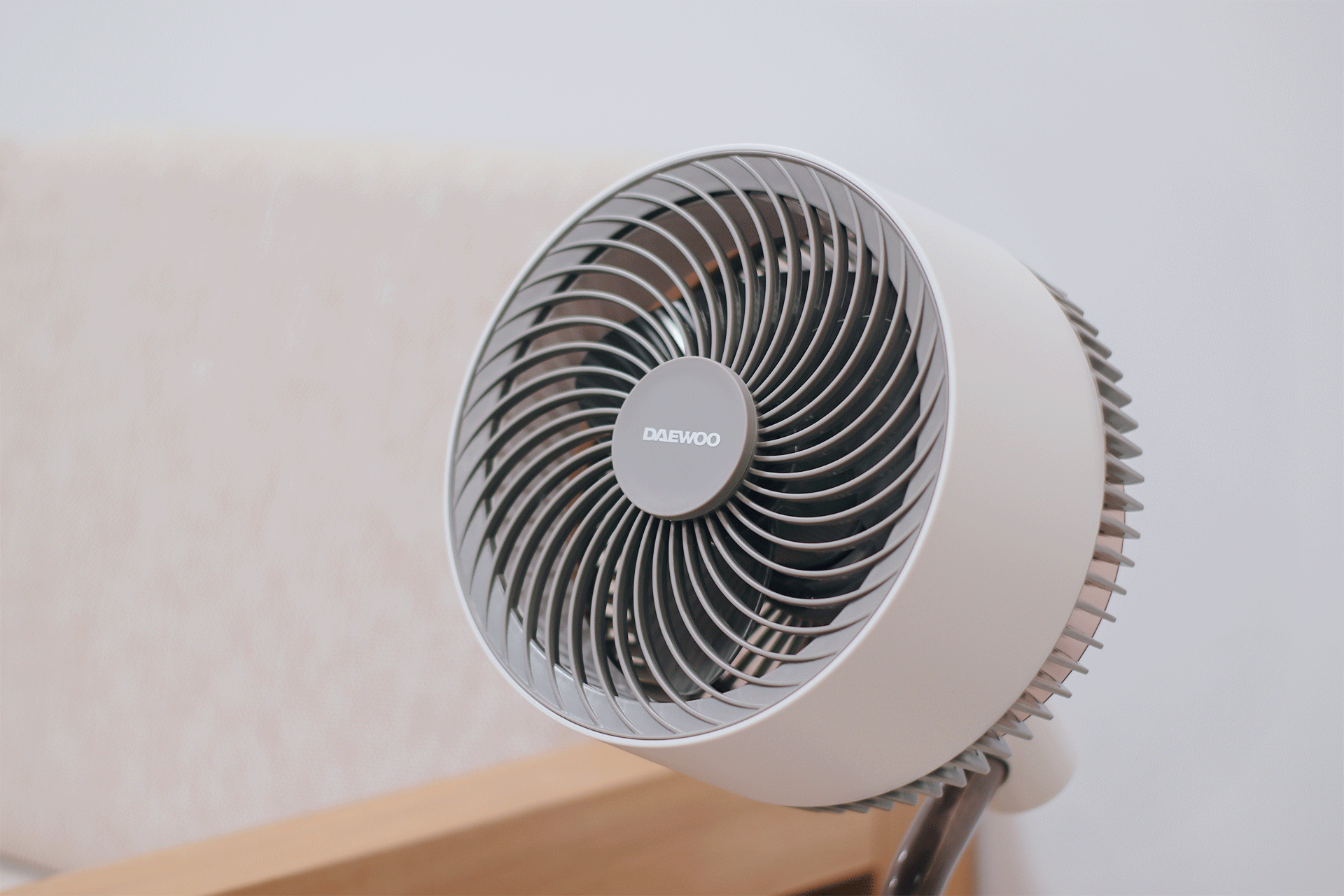 大宇落地灯循环风扇,科技范与艺术感拉满_新浪众测