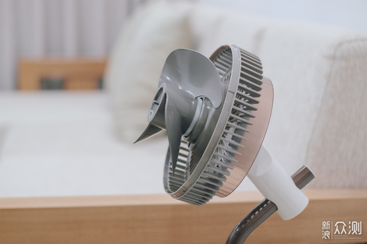 大宇落地灯循环风扇,科技范与艺术感拉满_新浪众测