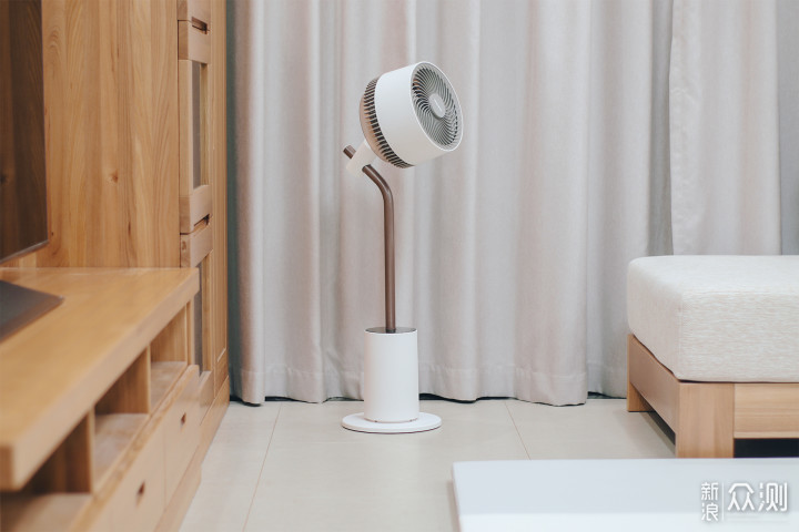 大宇落地灯循环风扇,科技范与艺术感拉满_新浪众测