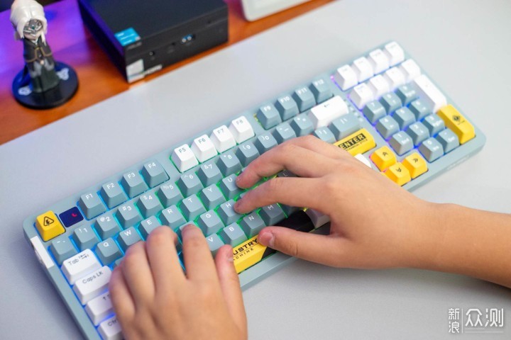 量产机械键盘天花板？且让我来盘一盘_新浪众测