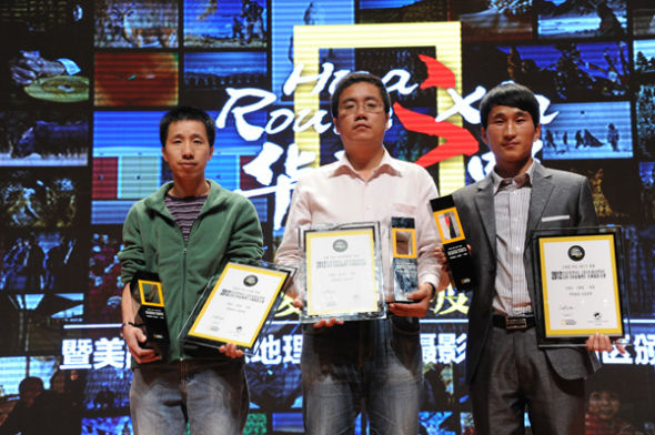 三个类别一等奖得主合影
