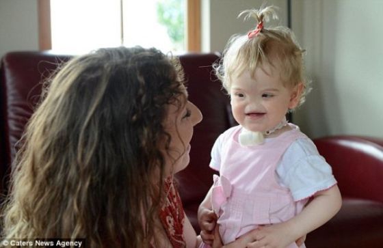 英国17个月大的女婴特莎·伊文思