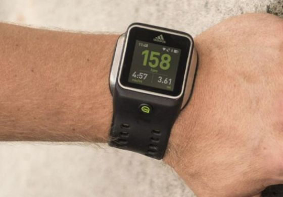 阿迪达斯智能手表