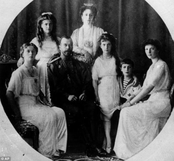 大约95年前，末代沙皇尼古拉斯二世及其家人被效忠于共产党领导人列宁的行刑队执行枪决。不过，尼古拉斯二世家族留下价值的黄金宝藏一直下落不明。现在，寻宝者已经锁定了6个地点，可能埋藏着尼古拉斯二世的黄金宝藏