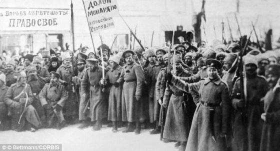 共产党夺取彼得格勒（现在的圣彼得堡）的政权后，反共分子用火车将黄金运往西伯利亚