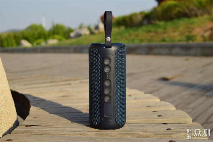 全密封硅胶机身,更适合户外的便携蓝牙音箱!_新浪众测