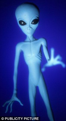 英国著名物理学家乔斯林-贝尔-伯内尔认为人类有可能在不到100年内与外星人亲密接触