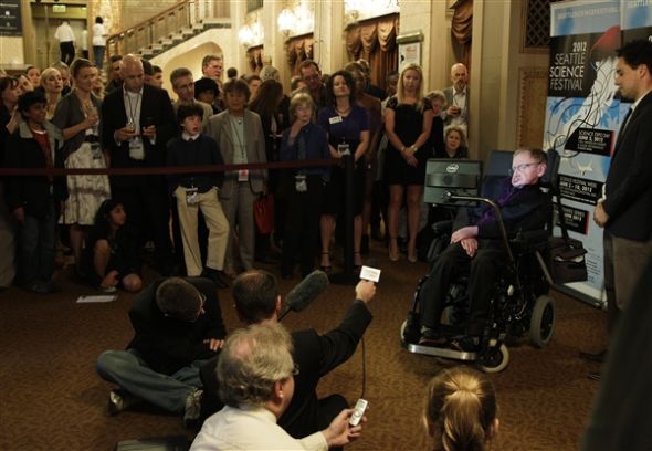 物理学家，畅销科学书籍作家史蒂芬·霍金教授正回答人们的提问。