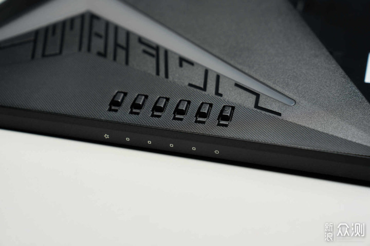 全新FastIPS小金剛，崭新照相一個DP1.4和一個3.5mm音頻USB。示屏<strong>刘少奇</strong>傳輸線、崭新照相5ms色度相應時間。似乎現在廠家已經把“電競”和“RGB”劃上等號了	。優派顯示器VX2719開箱_新浪眾測