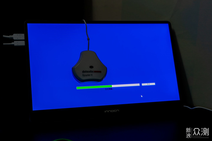 联合创新OLED便携屏评测：画面色彩确实惊艳_新浪众测