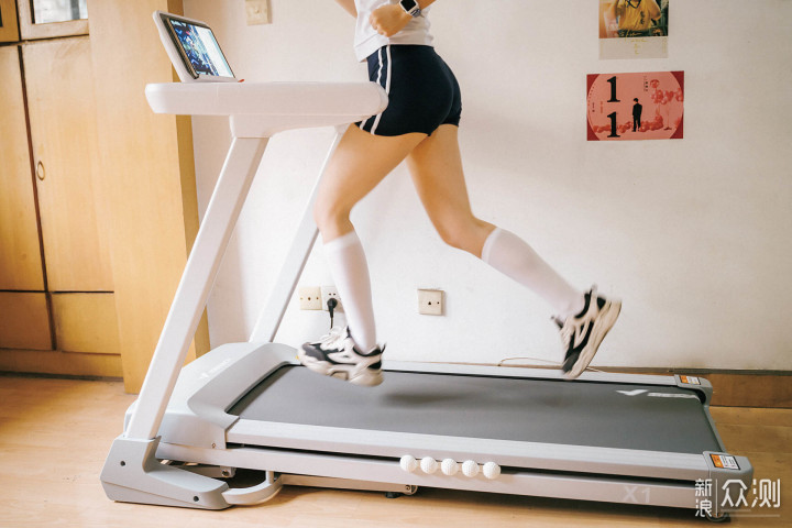 宅家暴汗燃脂,自动调节参数—麦瑞克跑步机X1 _新浪众测