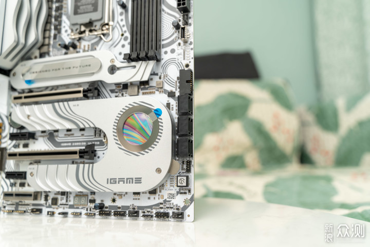i9+iGame信仰上手, Z690颜值担当_新浪众测