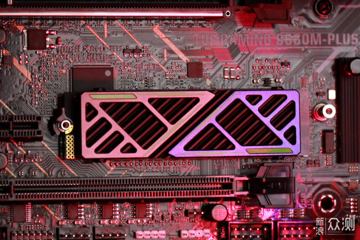 更快、更稳,是时候升级 PCIe4.0 固态硬盘啦_新浪众测