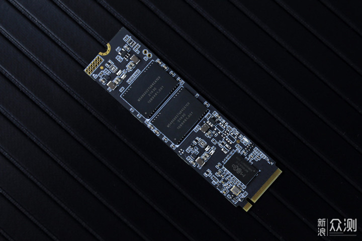 更快、更稳,是时候升级 PCIe4.0 固态硬盘啦_新浪众测