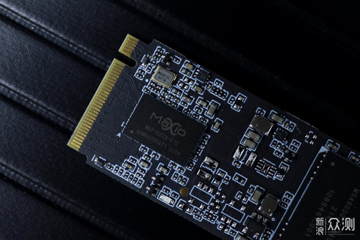 更快、更稳,是时候升级 PCIe4.0 固态硬盘啦_新浪众测