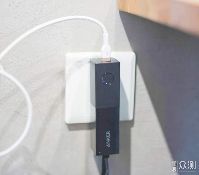 夏天的续命神器，Anker能量棒超级快充体验  _新浪众测