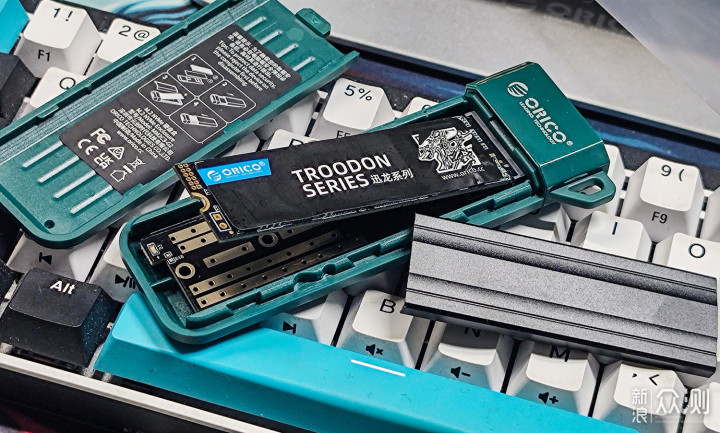 穿件马甲,跑得又快又稳:ORICO透明硬盘盒_新浪众测