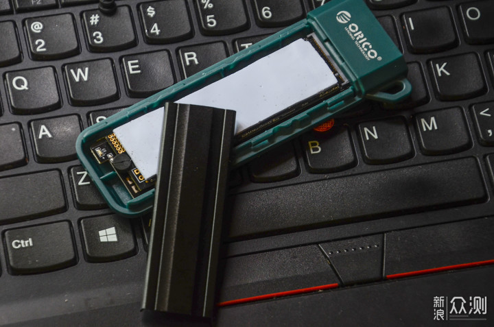 穿件马甲,跑得又快又稳:ORICO透明硬盘盒_新浪众测
