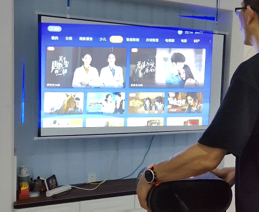 既是投影仪又是智能音箱联想YOGA7000深度测评_新浪众测