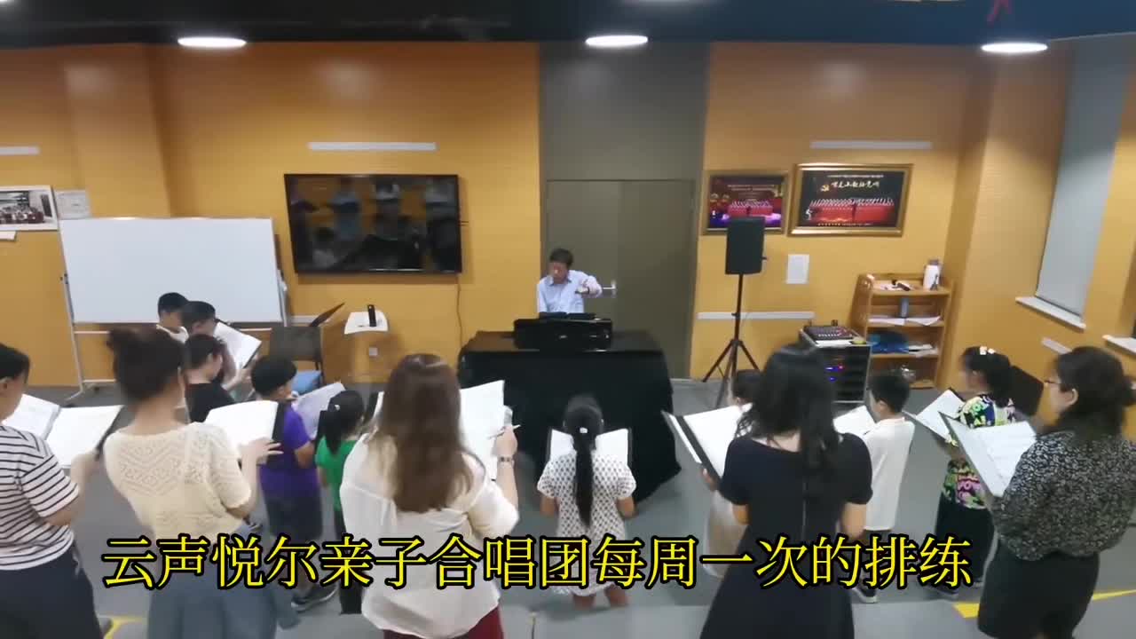 十位妈妈带着孩子组合唱团拿国际大奖