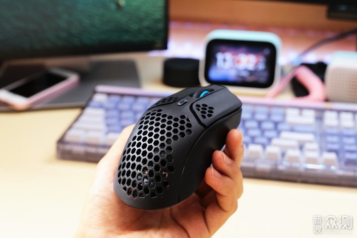 超轻量,超清凉 HyperX 旋火无线专业游戏鼠标_新浪众测