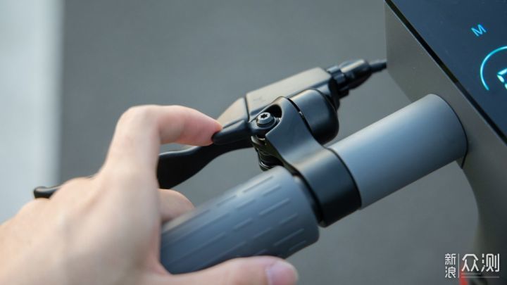 短途上下班最省力的智能电动滑板车_新浪众测