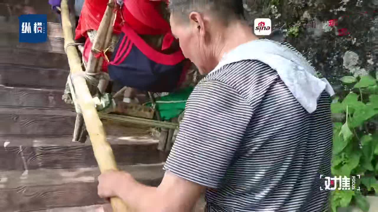 46岁父亲当挑山工19年供儿读书 ：曾把儿子叫来体验让他感受生活不易