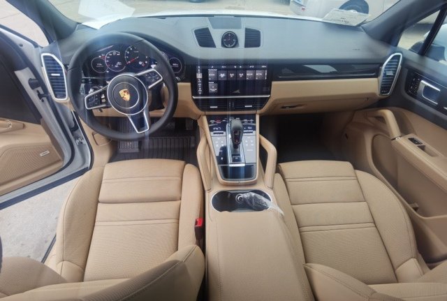 但就是这种风格,好多年里面都不会过时,还有卡宴是保时捷里内饰最霸气